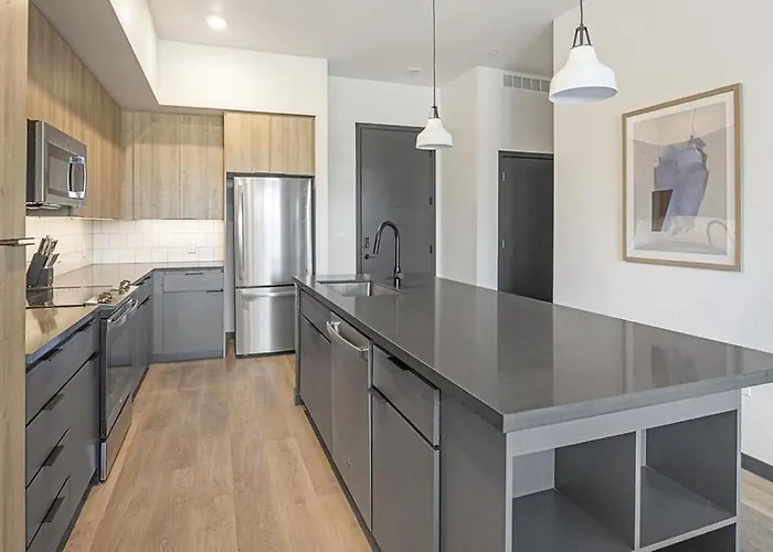 Landing - Modern With Amazing Amenities *